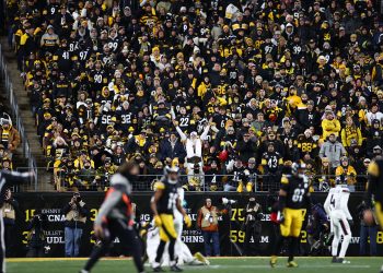 Los Houston Texans derrotaron este lunes por 6-30 a los Pittsburgh Steelers, del veterano Aaron Rodgers, para avanzar a la ronda divisional