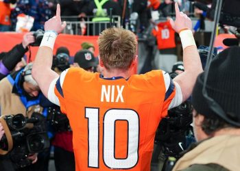 Denver Broncos derrotó este sábado en tiempo extra por 33-30 a Buffalo Bills en la ronda divisional y avanzó a la final de la Conferencia Americana