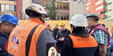 Alcalde de Coyoacán, revisa atención a familias tras explosión en Paseos de Taxqueña