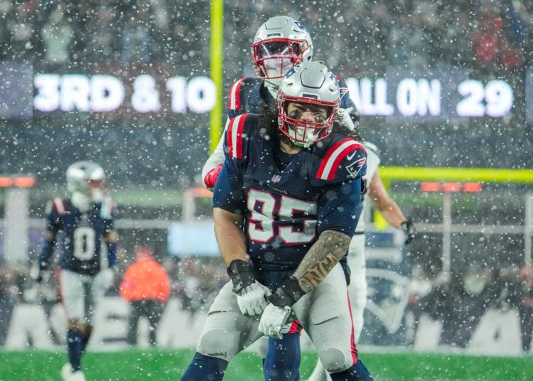 Los New England Patriots superaron este domingo bajo la nieve de Boston a la temible defensa de los Houston Texans (28-16) y sellaron su pase