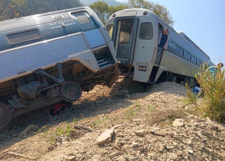 "Estamos en la oscuridad": Víctimas del accidente en Oaxaca denuncian abandono de la FGR.
de Tren Interoceánico  | FOTO REDES SOCIALES