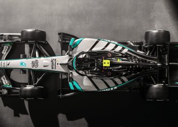 El equipo de Fórmula Uno Mercedes-AMG Petronas ha revelado este jueves el diseño del monoplaza con el que competirá esta temporada, denominado W17