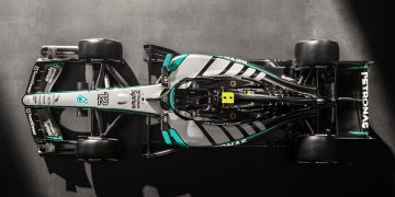 El equipo de Fórmula Uno Mercedes-AMG Petronas ha revelado este jueves el diseño del monoplaza con el que competirá esta temporada, denominado W17