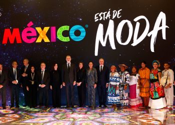 Sheinbaum ve como un "símbolo" la presencia de Felipe VI en el estand de México en Fitur