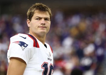 Drake Maye, joven mariscal de campo de los New England Patriots, confió este viernes en que tiene el temple para emular victorias