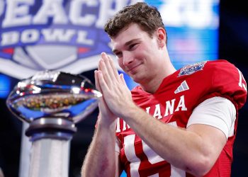 El 'quarterback' estadounidense de raíces cubanas Fernando Mendoza, reciente ganador del campeonato universitario de fútbol americano