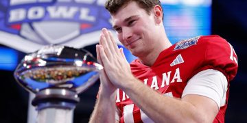 El 'quarterback' estadounidense de raíces cubanas Fernando Mendoza, reciente ganador del campeonato universitario de fútbol americano