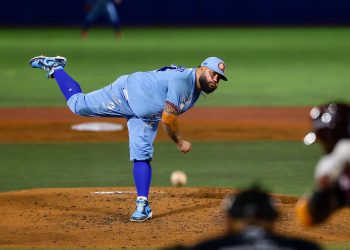 Los Charros de Jalisco aprovecharon este sábado la solidez de su cuerpo de lanzadores y una ofensiva de 14 imparables para imponerse por 8-0