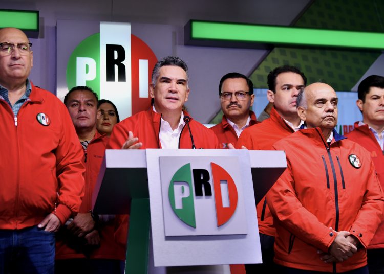 Alejandro Moreno rechaza la “Ley Maduro” y advierte movilizaciones