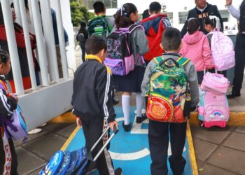 Este lunes regresan a clases 23.4 millones de estudiantes