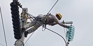 La CFE logra restablecer el suministro eléctrico tras fuerte sismo en Guerrero