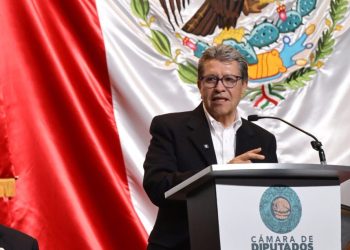 “Yo sostengo que los plurinominales deben mantenerse  representando a la nación”: Monreal