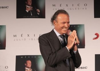Denunciantes de Julio Iglesias declararán ante Fiscalía y confían en que cesen los abusos