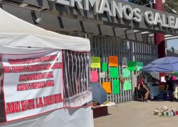 Mantienen plantón por 187 perros retenidos en el Deportivo Hermanos Galeana