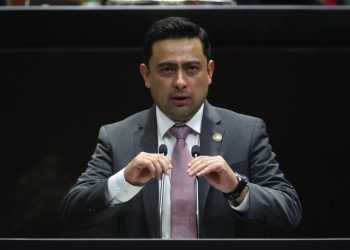 Piden promover uso responsable de dispositivos electrónicos para proteger salud de la niñez