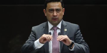 Piden promover uso responsable de dispositivos electrónicos para proteger salud de la niñez