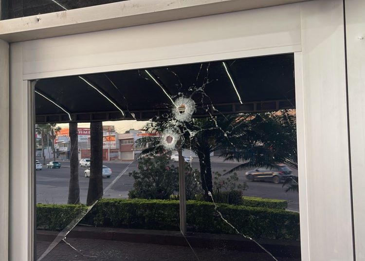 Por segunda ocasión, atacan a balazos el Casino Flamingos en Culiacán