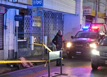 Investigan dos muertes por posibles bajas temperaturas en Monterrey