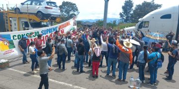 Consejo Indígena de Michoacán bloquea seis carreteras