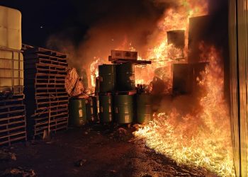 Incendio en Ecatepec afecta viviendas y moviliza a la Guardia Nacional en Avenida de las Torres.