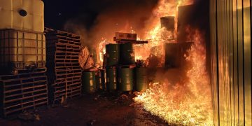 Incendio en Ecatepec afecta viviendas y moviliza a la Guardia Nacional en Avenida de las Torres.