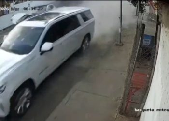 Atentado en Culiacán: 10 balazos al parabrisas y el blindaje salva al Secretario de Seguridad