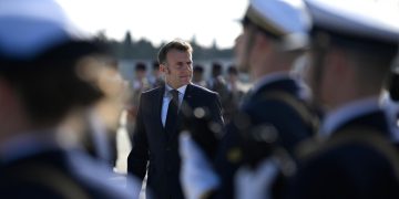 Macron tacha de “inaceptables” los aranceles de Trump y anuncia respuesta europea