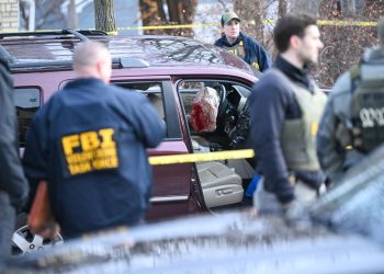 Crece la indignación contra ICE por una estadounidense abatida por agentes en Minneapolis