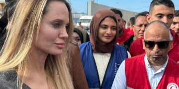 Angelina Jolie visita el paso de Rafah en Egipto para supervisar ayuda humanitaria a Gaza