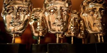 Trofeo de los premios BAFTA y cartelera de las películas nominadas 2026