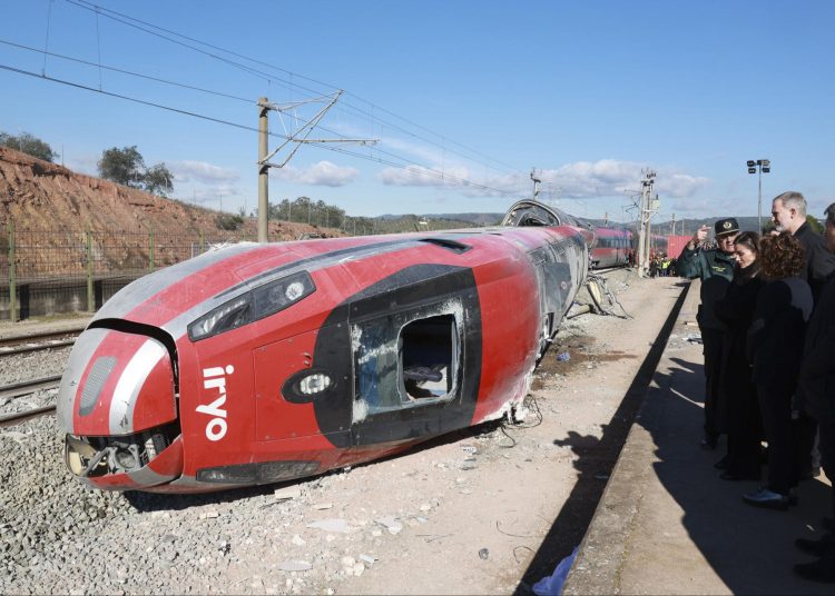 Suman 42 muertos por accidente ferroviario en España  | FOTO EFE