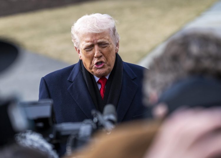 Trump amenaza a Canadá con un arancel del 100 % si firma un acuerdo comercial con China /FOTO: EFE