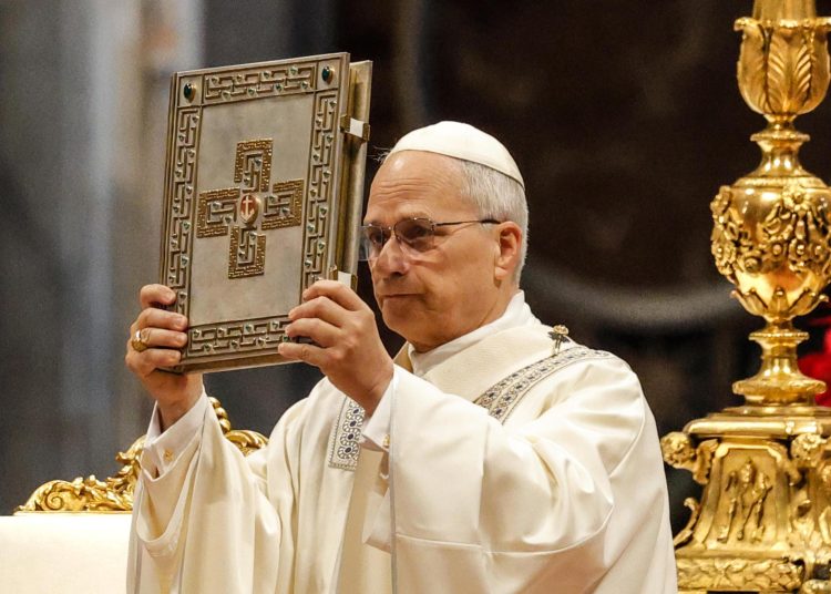 El papa León XIV advierte que el mundo no se salva afilando espadas | FOTO EFE