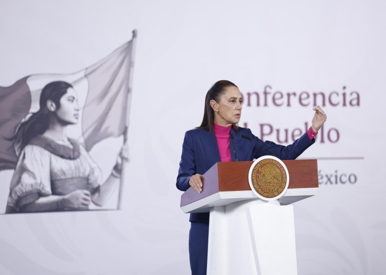 Claudia Sheinbaum explicó el envío de petróleo a Cuba y la importancia de la soberanía de México sobre sus recursos naturales. EFE/ Sáshenka Gutiérrez