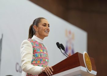 Presidenta Claudia Sheinbaum en conferencia mañanera hablando sobre el futuro del T-MEC