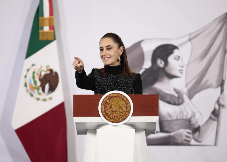 Claudia Sheinbaum durante conferencia donde habla sobre conciertos de BTS en México.