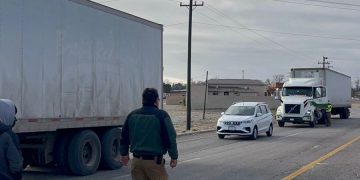 Operativo de Protección Civil y Guardia Nacional en carretera de Coahuila