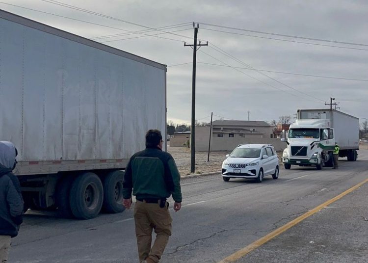 Operativo de Protección Civil y Guardia Nacional en carretera de Coahuila