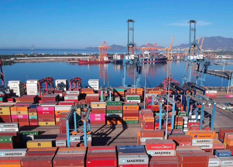 México cierra 2025 con superávit comercial impulsado por exportaciones no petroleras