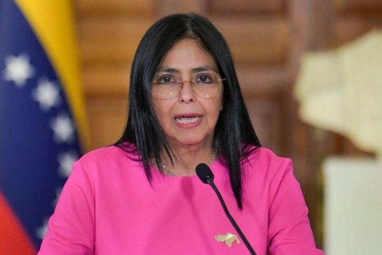 Delcy Rodríguez, vicepresidenta de Venezuela, denunció que se desconoce el paradero de Nicolás Maduro tras el ataque de EE.UU