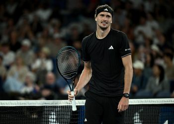 Zverev se mete a tercera ronda