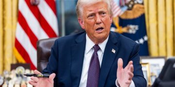 Trump bromea con ponerle su nombre al Golfo de México