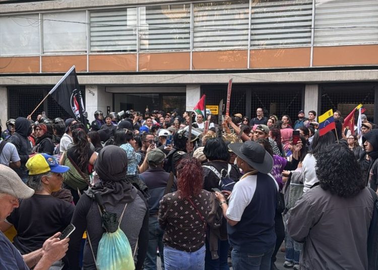 Manifestantes mexicanos exigen libertad de Nicolás Maduro