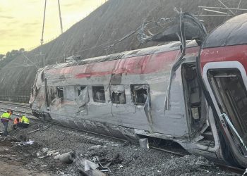 Aumenta a 43 muertos tras accidente de tren en España