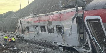 Aumenta a 43 muertos tras accidente de tren en España
