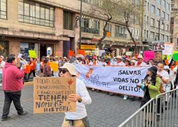 Manifestación de colectivos animalistas en exigiendo justicia por el Refugio Franciscano