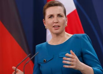 Mette Frederiksen mantiene una postura firme ante las presiones internacionales sobre el territorio autónomo
