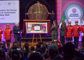 La Lotería Nacional presentó el billete conmemorativo por el 35 aniversario de la Fundación Alfredo Harp Helú