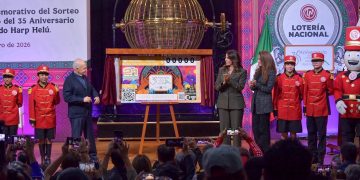 La Lotería Nacional presentó el billete conmemorativo por el 35 aniversario de la Fundación Alfredo Harp Helú