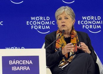 Alicia Bárcena llama en Davos a acelerar la transición energética y la economía circular